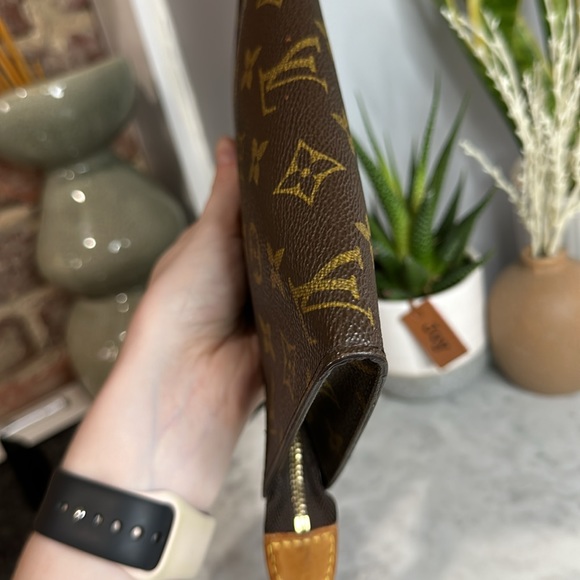 Louis Vuitton Monogram Bucket Pouch - Picture 10 of 15